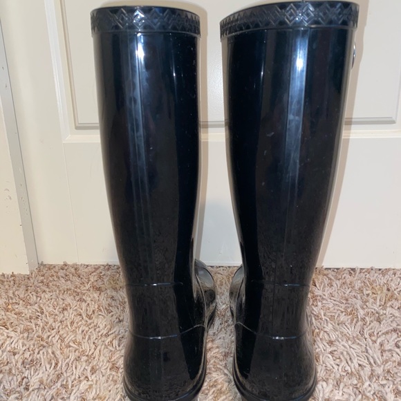 BRAND NEW UGG SHAYN RAIN BOOT. worn 2x - Picture 6 of 8